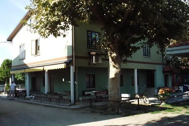Eureka Azienda Agrituristica Фермерский дом Каваллино